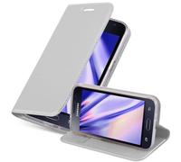 cadorabo Coque pour Samsung Galaxy J1 2015 en Classy Argent - Housse Protection avec Fermoire Magnétique, Stand Horizontal et Fente Carte - Portefeuille Etui Poche Folio Case Cover