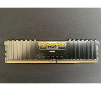 CORSAIR Barrette mémoire 8Go DIMM DDR4 Vengeance LPX PC4-19200 (2400 Mhz) (Noir)