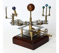 Cosmos Museum Grand Orrery mécanique - Modèle planétaire de luxe en laiton et acier | Art du système solaire fabriqué à la main avec corps célestes rotatifs | Cadeau unique pour les amateurs et les