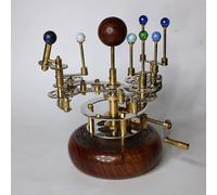 Cosmos Museum Modèle de système solaire Orrery en laiton nickelé - Décoration vintage fonctionnelle avec soleil, mercure, Vénus, Terre, Lune et Mars pour les amateurs d'espace, pendaison de