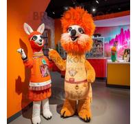 Costume De Mascotte Redbrokoly De Lama Orange Habillé D'un Combishort Et De Broches Multicolore