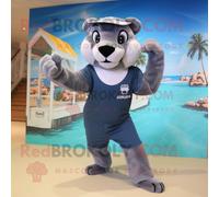 Costume De Mascotte Redbrokoly Puma Gris Habillé Avec Un Maillot De Bain Et Des Pinces À Chaussures Multicolore
