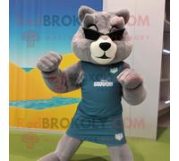 Costume De Mascotte Redbrokoly Puma Gris Habillé Avec Un Maillot De Bain Et Des Pinces À Chaussures Multicolore