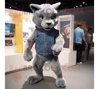 Costume De Mascotte Redbrokoly Puma Gris Habillé Avec Un Short En Jean Et Des Pinces À Chaussures Multicolore