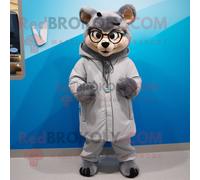 Costume De Mascotte Redbrokoly Puma Gris Habillé Avec Une Parka Et Des Lunettes Multicolore