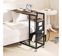 COSTWAY Table d'Appoint à roulettes avec Prise, Plateau Extensible, Bout de Canapé en Forme C, 2 Prises, 1 Port USB, Porte-Revues, 5 Pochettes, Table de Lit a Roulette pour Chambre (Marron Rustique)