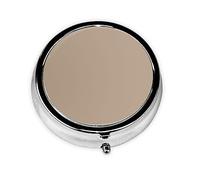 Couleur unie marron clair. Cette petite boîte à pilules ronde est un organisateur de médicaments de voyage portable avec trois compartiments pour stocker des médicaments quotidiens.