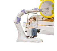 Couple romantique, les amants embrassent la figurine, l'accent à domicile en résine élégante, le cadeau sentimental pour l'anniversaire, capture le moment intime, la décoration de la maison et du jard