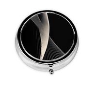 Courbes abstraites. Cette petite boîte à pilules ronde est un organisateur de médicaments de voyage portable avec trois compartiments pour ranger les médicaments quotidiens.