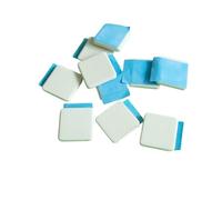 Coussinets thermiques en céramique en carbure de silicium à dos adhésif, feuilles d'isolation à haute conductivité thermique, 50 pièces(15x15x2.5mm)