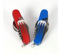 Couteau et fourchette multifonction comprenant un décapsuleur, un tire-bouchon et une cuillère.