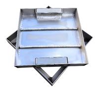 Couvercle de chambre d'inspection en acier inoxydable avec poignées rétractables 27,6 x 27,6 cm pour une intégration parfaite dans les cours et les espaces commerciaux