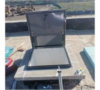 Couvercle de puits de lumière de grenier en métal, couvercle de trappe de toit, serrure à poignée rotative à 90 °, couvercle de sortie de trou d'homme/cave(70 * 70cm)