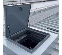 Couvercle de puits de lumière de grenier en métal, couvercle de trappe de toit, serrure à poignée rotative à 90 °, couvercle de sortie de trou d'homme/cave(90 * 90cm)