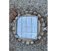 Couvercle de Regard encastré Robuste en Acier Inoxydable. Solution de Drainage carrée à Ronde. Couvercle d'accès extérieur 700 x 700 mm (27,5 x 27,5 po) Alliant durabilité et esthétique.