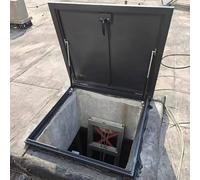 Couverture de trappe de plafond avec bande d'étanchéité pour protection contre la pluie dans les applications de toit et de sous-sol