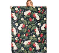 Couverture en flanelle ultra douce, confortable et légère, ornée de souris, de fraises et de baies. Idéale pour les amoureuses de la nature, elle se porte aussi bien sur le canapé que dans la maiso