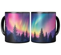 Coveted Goods Tasse à café Northern Lights - Tasse en céramique noire de 325 ml avec motif artistique aurore boréale sur forêt montagneuse - Cadeau nature et étoiles