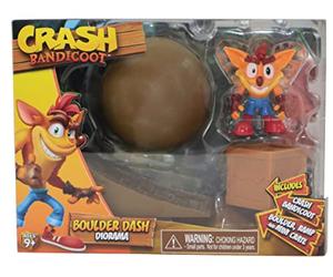 Crash Bandicoot Bandai Boulder Dash Diorama | L'ensemble de jeu comprend une figurine de 6 cm à collectionner avec rampe Boulder et caisse basée sur des jeux vidéo | Excellent jouets pour filles et