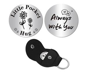CREATCABIN Pocket Hug Token Souvenir en Acier Inoxydable Double Face Relation Longue Distance Souvenir Penser à Vous Cadeaux avec Porte-Clés en Cuir PU pour Garçons Fils Fille Famille 1.2 x 1.2 Pouce