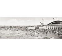 Crowds enjoying the surf at Venice Beach Los Angeles California États-Unis d'Amérique c. 1915. From Wonderful California publié en 1915. Poster imprimé par Ken Welsh (58,4 x 20,3 cm)