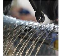 CucCe Clôture en fil barbelé Rouleaux de grillage for lames de jardin, lames en acier galvanisé, clôtures en fil de rasoir, bobines à double hélice(40m)