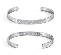 cusurlove Bracelet manchette inspirant avec verset de la Bible pour femme, plaqué or 18 carats, bracelet martelé, cadeau de foi chrétienne, réglable, ne ternit pas, Medium, Acier inoxydable, Pas de