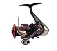 Daiwa Bobine Fuego Lt 4000CXH - Roulements : 6 - Embrayage : 12 kg - Ratio de récupération : 6,2:1 / 99 cm - Poids : 230 g - Capacité bobine : 150 m Ø28
