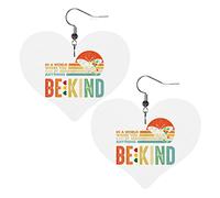 Dans un monde où vous pouvez être n'importe quoi être gentil Boucles d'oreilles en cuir pour femmes Dangle Boucle d'oreille Goutte Coeur Pendentif avec crochet Cadeaux pour fille adulte