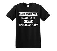 Darkwear T-shirt « Some People Age Gracefully I'm Aging SPECTACULARL TEE », Imprimé blanc en T noir, XL