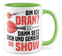 Darts Tasse avec inscription en allemand - Geschenk Bin ich dran? Dann setz dich und genieße die Show - Tasse à café 330 ml en céramique - Dart Hobby Amis Bureau Tasse à café
