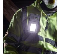 DC08 Mini lampe de poche rechargeable 800 lumens avec double système d'éclairage faisceau principal et lumière latérale grand angle, activation par pression et maintien pour rouge et