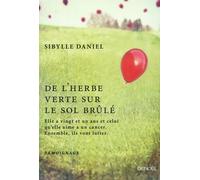 De L'herbe Verte Sur Le Sol Brûlé