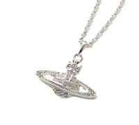 DecoBold Collier Saturne pour homme et femme - Pendentif planète en argent en acier inoxydable - Étanche, hypoallergénique et ne ternit pas - Chaîne avec sac cadeau
