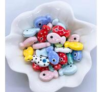Decoendiy Lot de 50 perles en céramique en porcelaine en forme de poisson - Perles imprimées en forme de poisson - Perles d'espacement en vrac pour colliers et bracelets - Fournitures d'artisanat