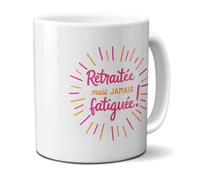 DECOHO - Mug en céramique Retraitée mais jamais fatiguée, 33 cl - Imprimé en France - Blanc