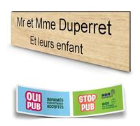 DECOHO - Plaque Boite aux Lettres personnalisée adhésive 100x25mm - Effet Bois Clair - 2 Lignes Gravure Laser - Stickers Stop Pub offerts - Marron