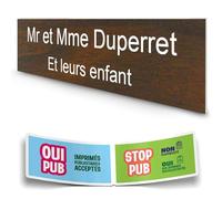 DECOHO - Plaque Boite aux Lettres personnalisée adhésive 100x25mm - Effet Bois foncé - 2 Lignes Gravure Laser - Stickers Stop Pub offerts - Marron
