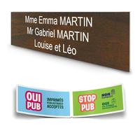 DECOHO - Plaque Boite aux Lettres personnalisée adhésive 100x25mm - Effet Bois foncé - 3 Lignes Gravure Laser - Stickers Stop Pub offerts - Marron