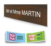 DECOHO - Plaque Boite aux Lettres personnalisée adhésive 100x25mm - Effet Bois foncé - Gravure Laser Blanche - 1 Ligne + Stickers Stop PU - Marron