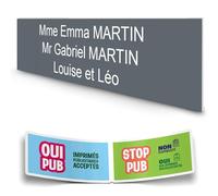 DECOHO - Plaque Boite aux Lettres personnalisée adhésive 100x25mm - Plastique bi-Couche Gris Lettres Blanches - 3 Lignes Personnalisables + Stickers STO - Gris