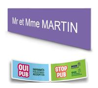 DECOHO - Plaque Boite aux Lettres personnalisée adhésive 100x25mm - Plastique bi-Couche Violet Lettres Blanches - 1 Ligne Gravure Laser + Stickers Stop - Violet