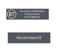 DECOHO Plaque nom avec numéro + Plaque Stop Pub pour Boite aux Lettres Format Edelen (99x24mm) Grise Lettres Blanches - 3 Lignes