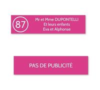 DECOHO Plaque nom avec numéro + Plaque Stop Pub pour Boite aux Lettres Format Edelen (99x24mm) Rose Lettres Blanches - 3 Lignes