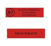 DECOHO Plaque nom avec numéro + Plaque Stop Pub pour Boite aux Lettres Format Edelen (99x24mm) Rouge Lettres Noires - 3 Lignes