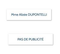 DECOHO Plaque nom + Plaque Stop Pub pour Boite aux Lettres Format Edelen (99x24mm) Blanche Lettres Bleues - 1 Ligne