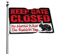 Décoration de bar amusante avec inscription Keep Gate Closed No Matter What The Rabbits Say Drapeau Man Cave Decor Drapeaux pour les garçons (152 x 244 cm)