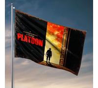 Décoration de bar de jardin Un soldat se tient devant une porte ouverte, face à une explosion ardente. Drapeau amusant pour décoration de chambre (120 x 180 cm)