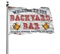 Décoration de bar vintage « Welcome To Our Backyard Bar » avec fierté pour servir ce que vous apportez drapeau pour camping-car, décoration de terrasse (60 x 90 cm)