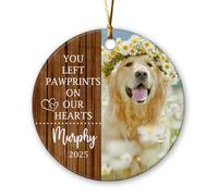 Décoration de Noël 2025 en céramique personnalisée pour animal de compagnie, avec inscription « You Left Paw Prints On Our Hearts » Année et nom personnalisés, décoration de Noël pour photo de chien